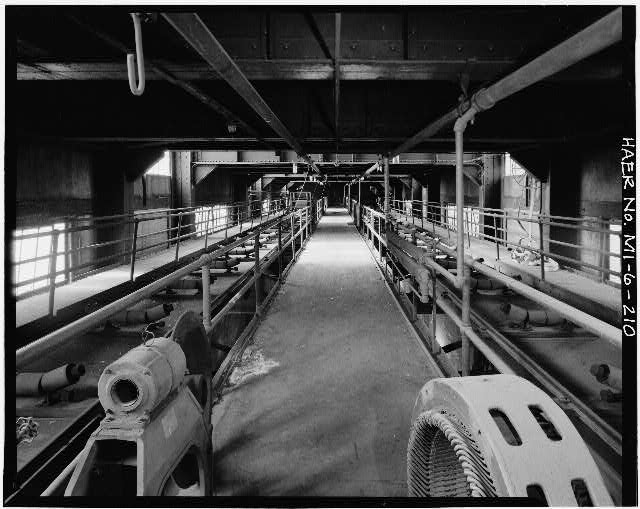 Dodge Hamtramck Plant POWER HOUSE, NINTH FLOOR, COAL CONVEYORS, VIEW SOUTHWEST, 1980